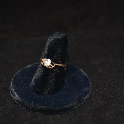 10K Cubic Zirconium Heart Ring Size 6 1,.5g