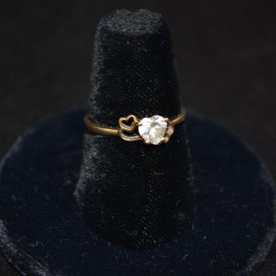 10K Cubic Zirconium Heart Ring Size 6 1,.5g