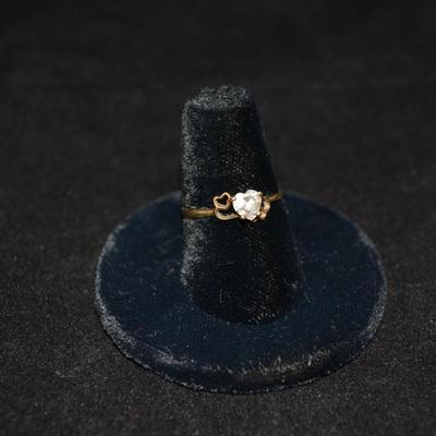 10K Cubic Zirconium Heart Ring Size 6 1,.5g