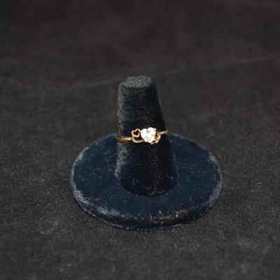 10K Cubic Zirconium Heart Ring Size 6 1,.5g