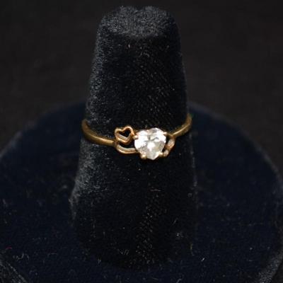 10K Cubic Zirconium Heart Ring Size 6 1,.5g