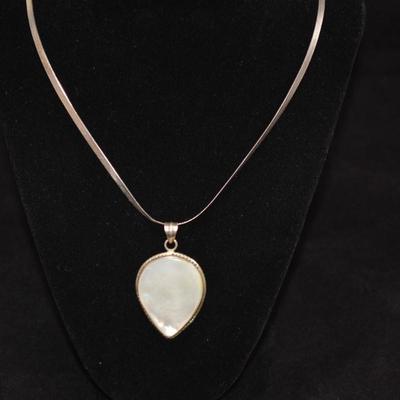 925 Sterling Chain w/ Mother of Pearl Pendant 24" 19.5g