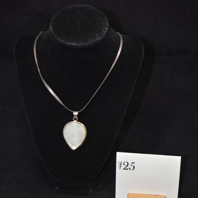 925 Sterling Chain w/ Mother of Pearl Pendant 24" 19.5g
