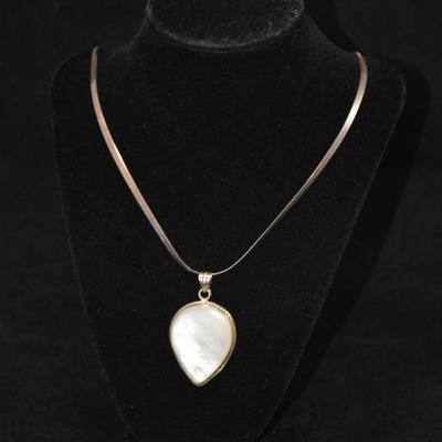 925 Sterling Chain w/ Mother of Pearl Pendant 24" 19.5g