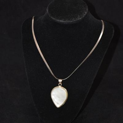 925 Sterling Chain w/ Mother of Pearl Pendant 24" 19.5g