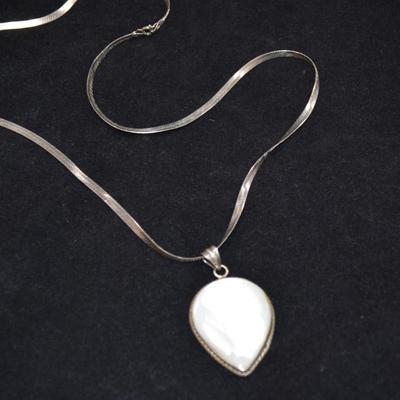 925 Sterling Chain w/ Mother of Pearl Pendant 24