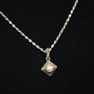 925 Sterling Pendant w/ Marcasite & Pearl on 925 Chain 18" 6.1g