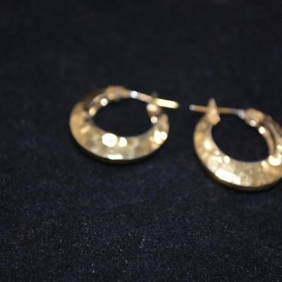 10K Crescent Hoop Earrings 4.2g