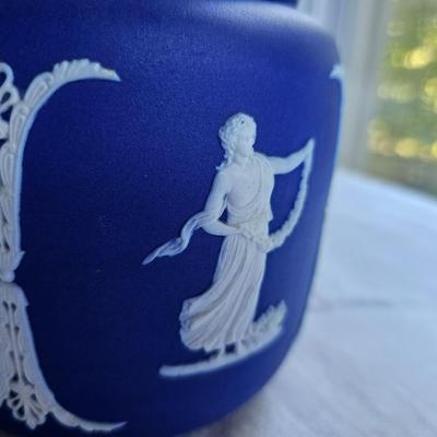 Large Wedgwood Jasperware Jar with lid 6" tall RARE!!