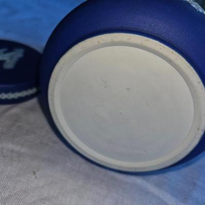 Large Wedgwood Jasperware Jar with lid 6" tall RARE!!