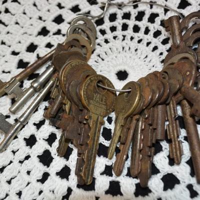 Lot of Antique/Vintage Keys