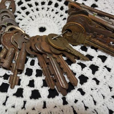 Lot of Antique/Vintage Keys