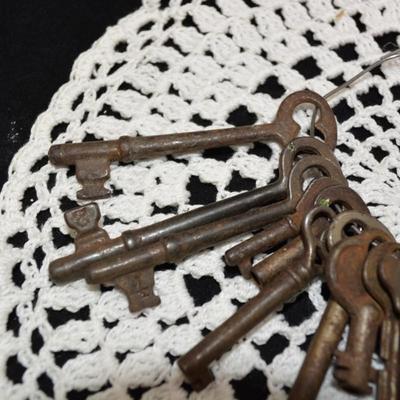 Lot of Antique/Vintage Keys