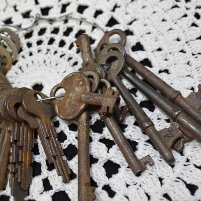 Lot of Antique/Vintage Keys