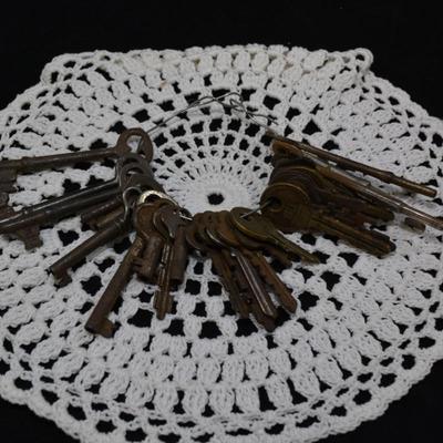 Lot of Antique/Vintage Keys