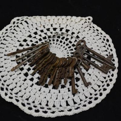 Lot of Antique/Vintage Keys