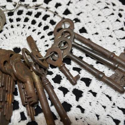 Lot of Antique/Vintage Keys