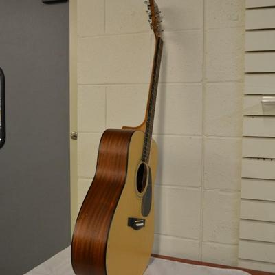 F-35 Yamaha Acoustic Guitar w/ Hard Case 43"x18"