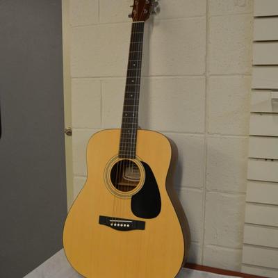 F-35 Yamaha Acoustic Guitar w/ Hard Case 43"x18"