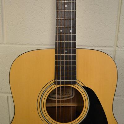 F-35 Yamaha Acoustic Guitar w/ Hard Case 43"x18"