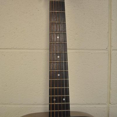 F-35 Yamaha Acoustic Guitar w/ Hard Case 43"x18"