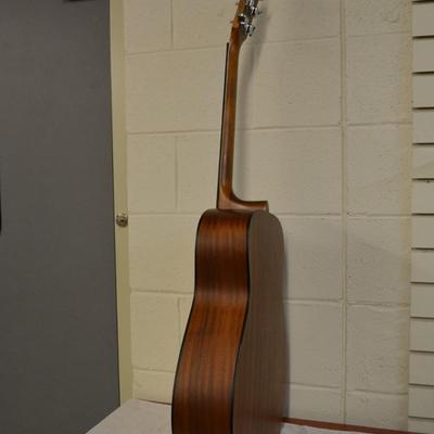 F-35 Yamaha Acoustic Guitar w/ Hard Case 43"x18"
