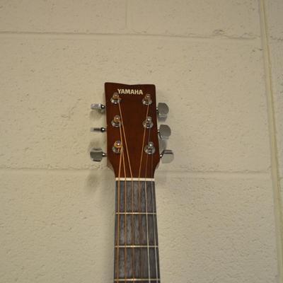 F-35 Yamaha Acoustic Guitar w/ Hard Case 43"x18"