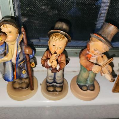 3 Musicians Hummel "Serenade" #85, "Hear ye, Hear ye" "Little Fiddler"