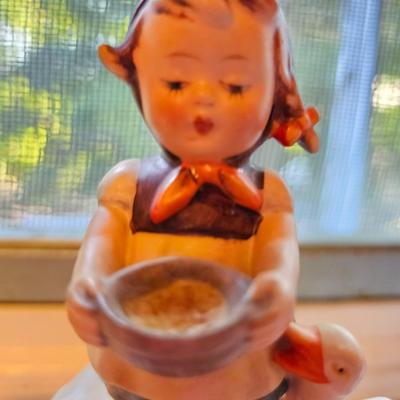 Hummel Girl and ducks "Be Patient"  4.5" tall ##197