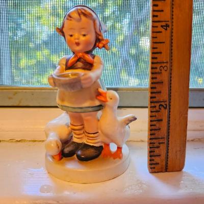 Hummel Girl and ducks "Be Patient"  4.5" tall ##197