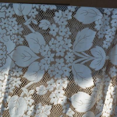 Vintage Quaker Lace Table Cloth 110"x70"