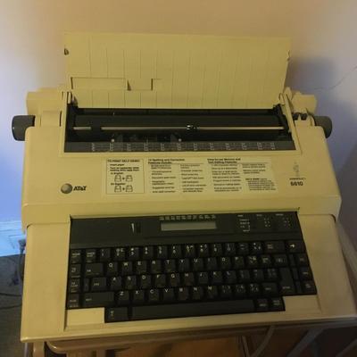 AT&T 6610 Surespell 2 Electric Typewriter Tested