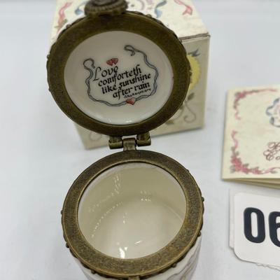 Boydâ€™s bear hinged trinket