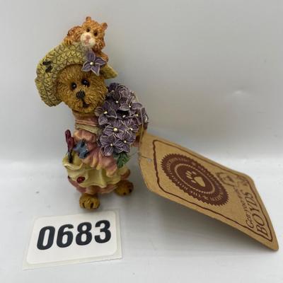 Boydâ€™s bear-Gardner with cat