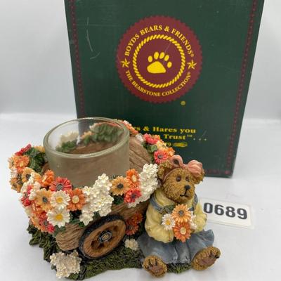 Boydâ€™s bear-he who plants a garden