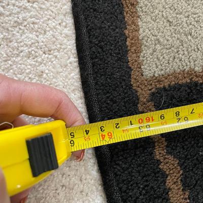 Beautiful 64â€ round rug