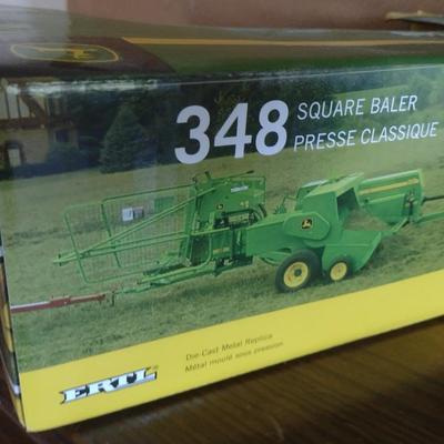 ERTL John Deere Square Baler 348 Diecast Model in Original Box
