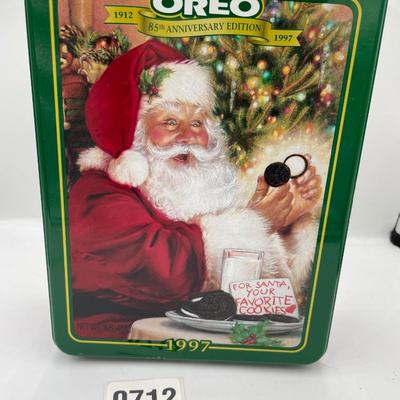 Oreo Christmas tin