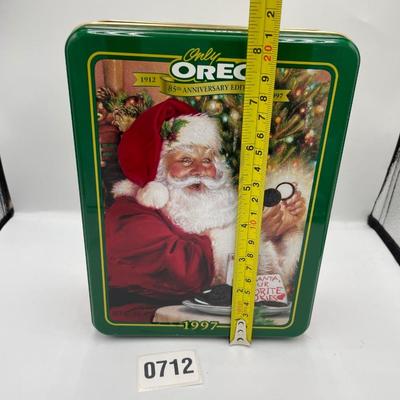 Oreo Christmas tin