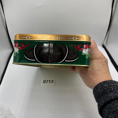 Oreo Christmas tin