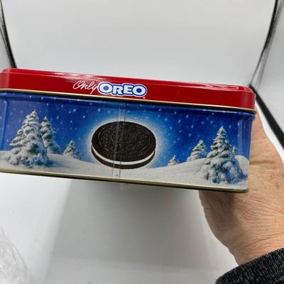 Oreo Christmas tin