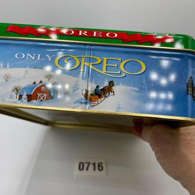 Oreo Christmas tin