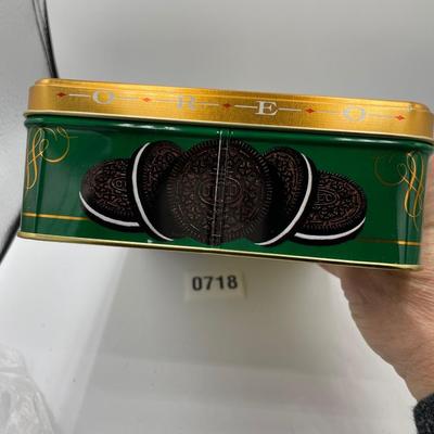 Oreo Christmas tin