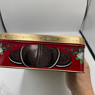 Oreo Christmas tin