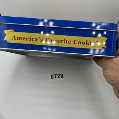 Oreo cookie tin