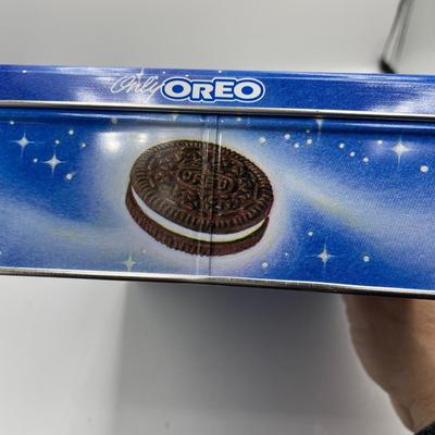 Oreo Christmas tin