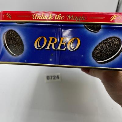 Oreo Christmas tin