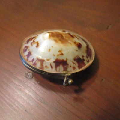 Vintage Handmade Shell Snuff Trinket Pill Box - B