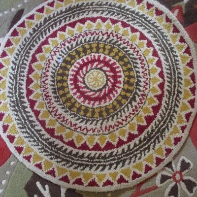 Pier 1 Round Accent Rug- Approx 35 3/4