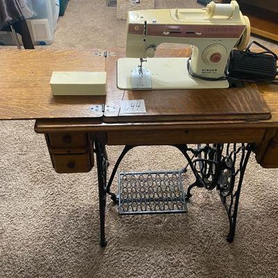 Vintage Singer Sewing Machine Cabinet